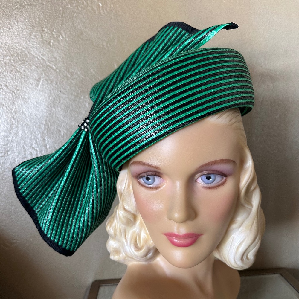 BEWITCHING 1960-70s' GREEN/BLACK STRIPED STRAW HAT WITH LARGE BOW/RHINESTONES - Picture 8 of 11